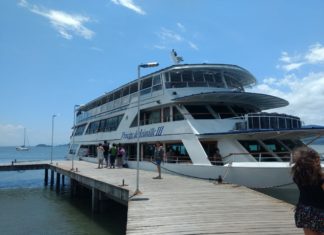 Passeando a bordo do Barco Príncipe Joinville Barco Príncipe Joinville