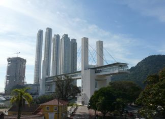 Passarela da Barra, conectando Balneário Camboriú Passarela da Barra Balneário Camboriú