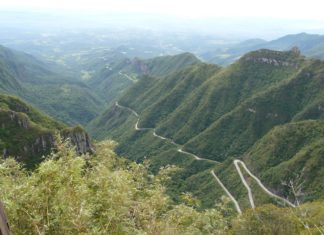 Serra do Rio do Rastro, pelas curvas da estrada Serra do Rio do Rastro