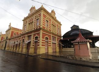 Mercado Adolpho Lisboa encanta por sua arquitetura Mercado Adolpho Lisboa