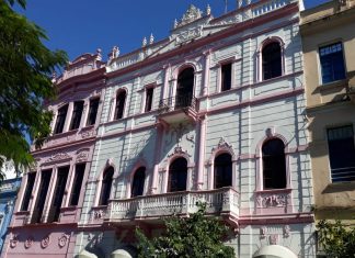 Centro histórico de Florianópolis, uma caminhada cultural Fachadas do centro histórico de Florianópolis